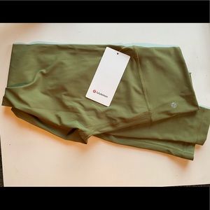 NWT Lululemon Leggings (Wunder Under)
